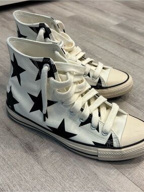 High-Top Converse Sneakers with Black Star Print - Cream/Black (only worn once)